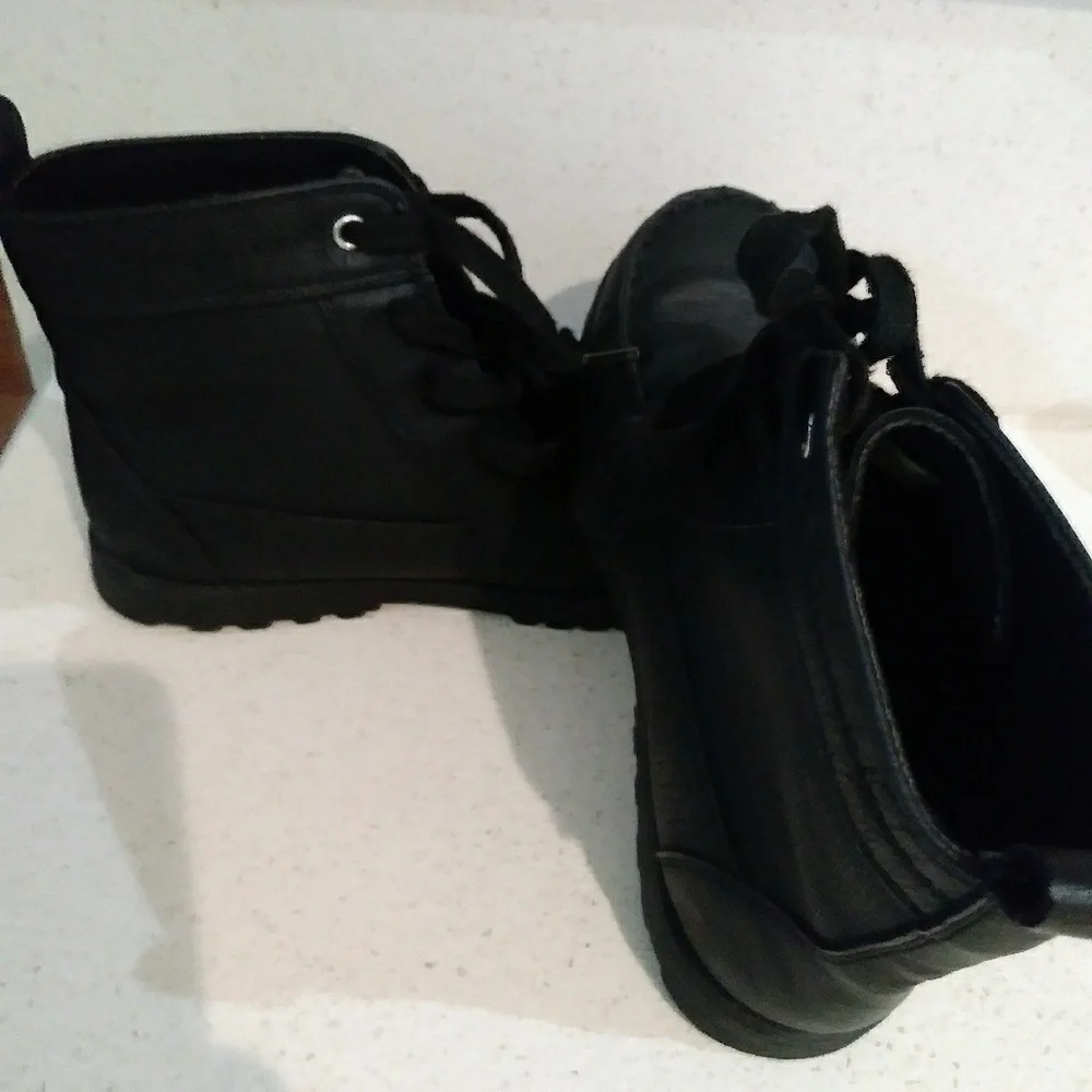 Childrens Place Boys Boots Size 3